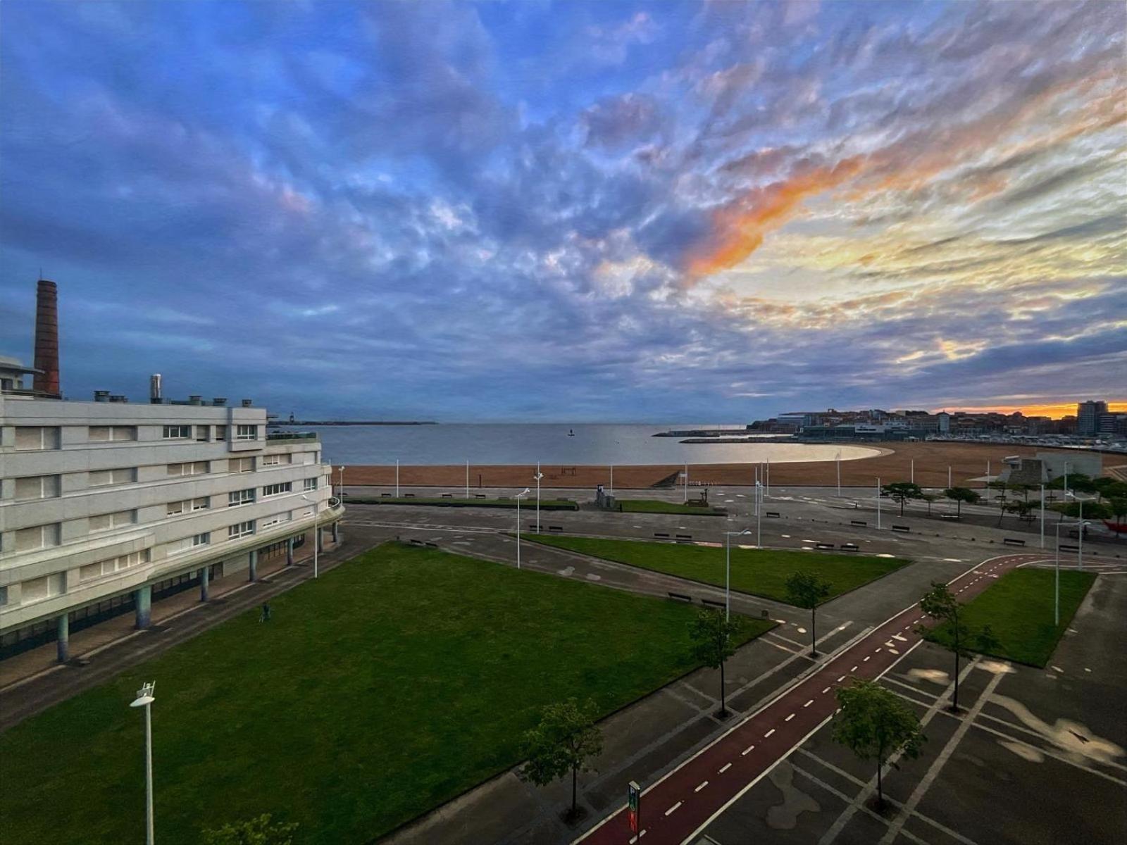 Ferienwohnung El Atico De La Playa Parking Gratis Gijón Exterior foto